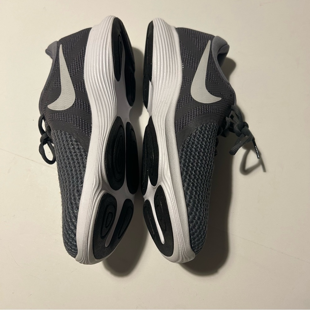 New! Nike RevolutionRunning Shoes Size 9 - Picture 13 of 14